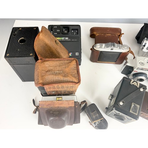 401 - QUANTITY  OF VINTAGE  CAMERAS