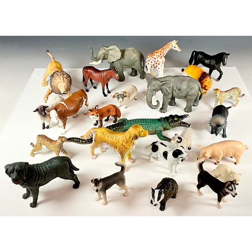 453 - COLLECTION OF PLASTIC MOULDED TOYS