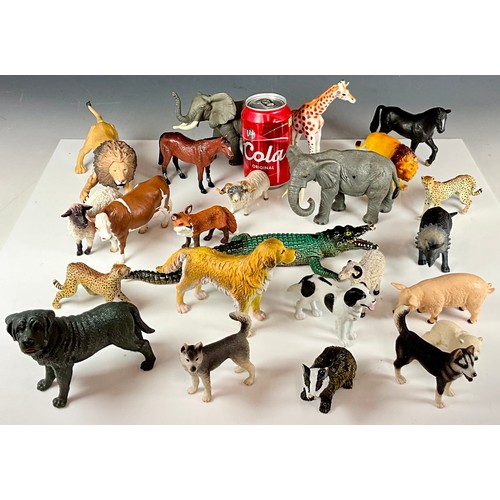 453 - COLLECTION OF PLASTIC MOULDED TOYS