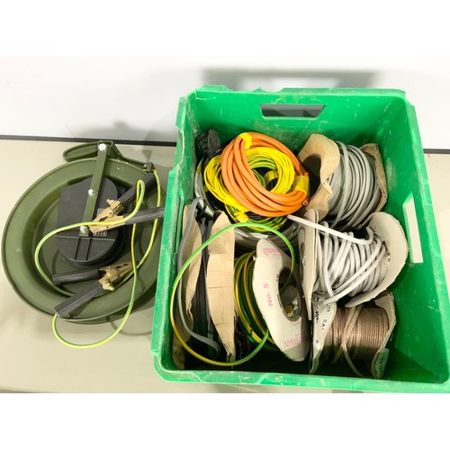 461 - LARGE QUANTITY OF CABLE TOGETHER WITH ROOFING FELT