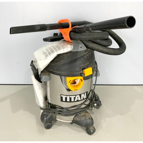 463 - WORKSHOP VACUUM CLEANER TOGETHER WITH ACCESSORIES