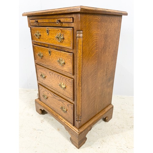 627 - SMALL OAK CHEST OF DRAWERS WITH BRUSHING SLIDE WIDTH 47cm