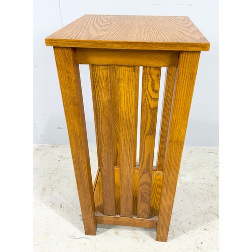 550 - OAK POT STAND 71cm TALL