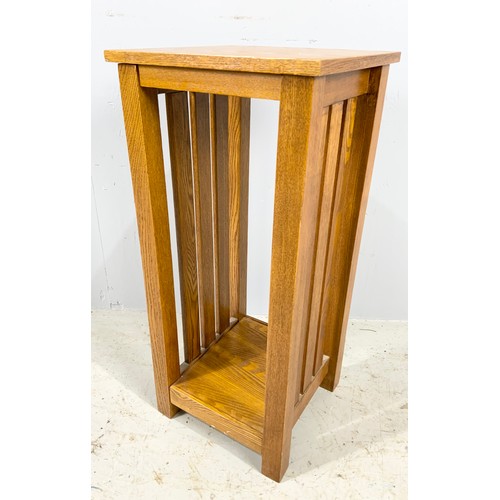 550 - OAK POT STAND 71cm TALL