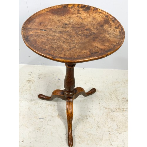 621 - WALNUT AND OAK PEDESTAL OCCASIONAL TABLE 41cm DIAMETER