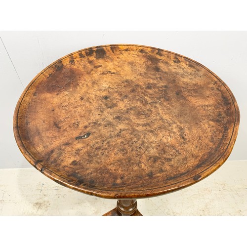 621 - WALNUT AND OAK PEDESTAL OCCASIONAL TABLE 41cm DIAMETER