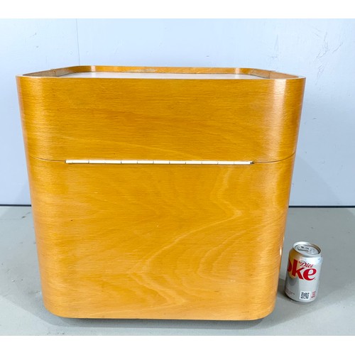 581 - STYLISH VINYL STORAGE CABINET  TABLE / STOOL 47cm x 47cm , 46cm TALL