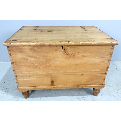 589 - PINE CHEST / BLANKET BOX ON TURNED FEET  WIDTH  78cm