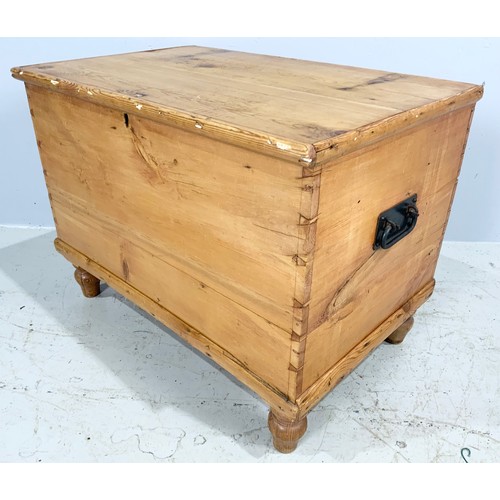 589 - PINE CHEST / BLANKET BOX ON TURNED FEET  WIDTH  78cm