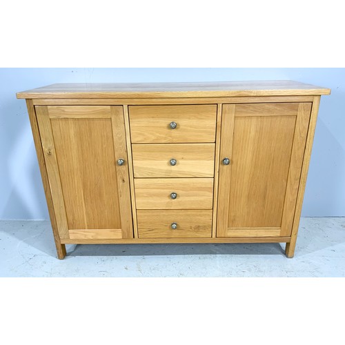 603 - MODERN LIGHT OAK SIDEBOARD WIDTH 135cm