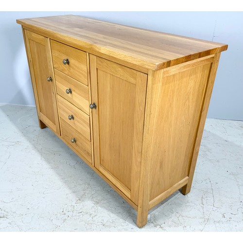 603 - MODERN LIGHT OAK SIDEBOARD WIDTH 135cm