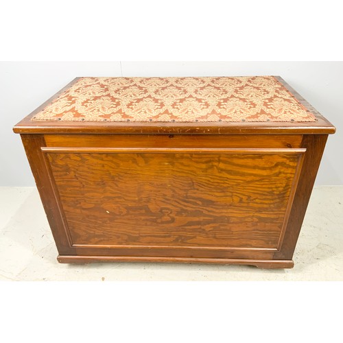 618 - BLANKET. BOX / CHEST WITH UPHOLSTERED \TOP WIDTH 94cm