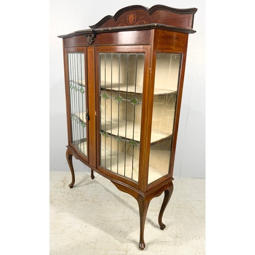 620 - ART NOUVEAU STYLE INLAID MAHOGANY DISPLAY CABINET WITH STAINED LEADED GLASS DOUBLE DOORS 164cm TALL