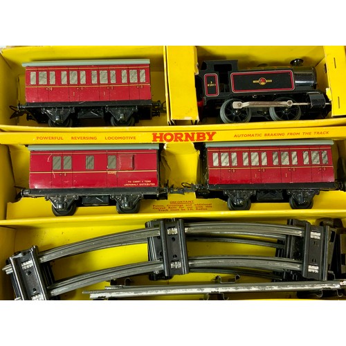 454 - HORNBY O GAUGE SET, NO 41 TANK PASSENGER SET, SET COMPRISES 0-4-0T 82011 3 X MAROON COACHES, QTY OF ... 