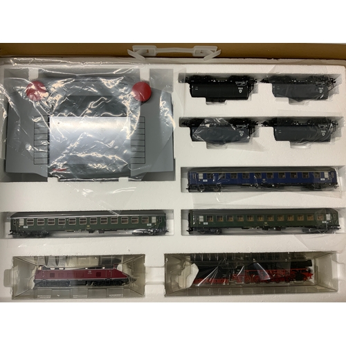 295 - MARKLIN, HO 29043 MEGA DIGITAL STARTPACKUNG EPOCH IV, MIT CENTRAL STATION. AS SHOWN, DB 218209, STEA... 