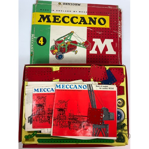 210 - PLASTIC BOX OF MECCANO + MECCANO SETS NO.4 AND NO.6 CONTENTS AS SHOWN, MIXED COLOURED MECCANO.