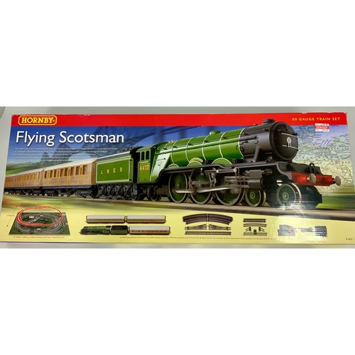 500 - HORNBY BOXED FLYING SCOTSMAN SET, R1072, LOCOMOTIVE & STOCK STILL WRAPPED