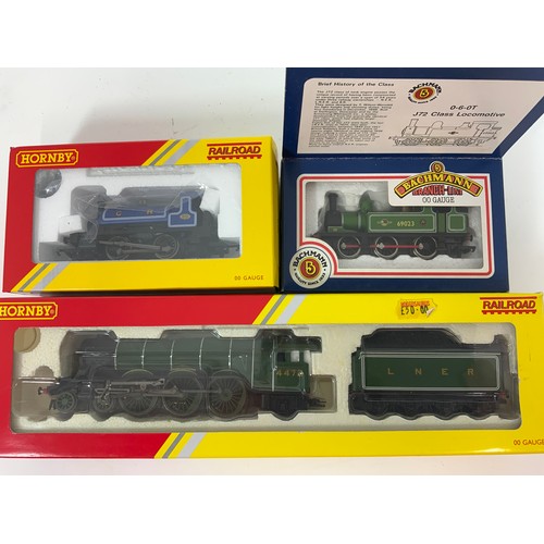 498 - HORNBY RAILROAD, R2675 LNER A1 4472 FLYING SCOTSMAN, APPEARS UNUSED, PLUS HORNBY RAILROAD R2672 CR 0... 