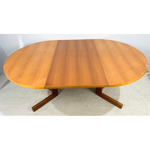 639 - LATE CENTURY GORDON RUSSELL CIRCULAR  TEAK DINING  WITH ONE LEAF TABLE MODEL R156  WITH LEAF 182cm L... 