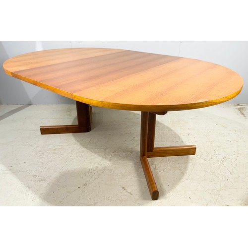 639 - LATE CENTURY GORDON RUSSELL CIRCULAR  TEAK DINING  WITH ONE LEAF TABLE MODEL R156  WITH LEAF 182cm L... 