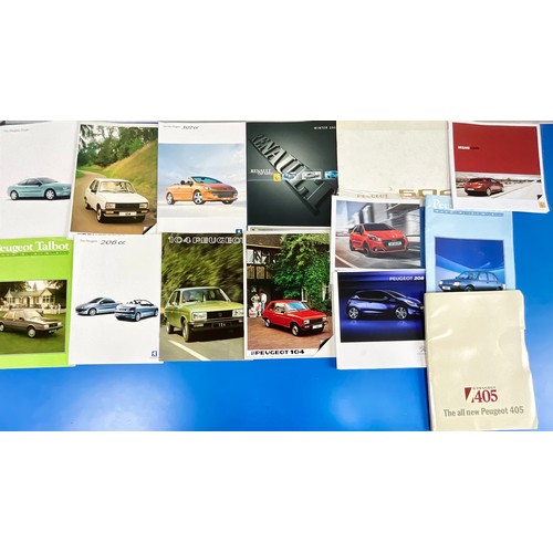 35 - A VERY LARGE COLLECTION OF MOSTLY RENAULT AND PEUGEOT CAR BROCHURES