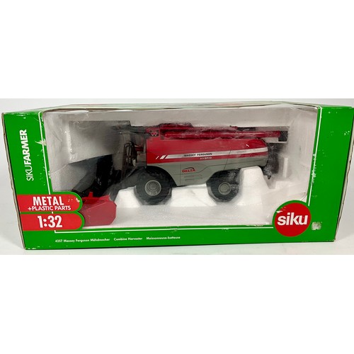 197 - SIKU, BOXED 4257 MASSEY FERGUSON COMBINE HARVESTER