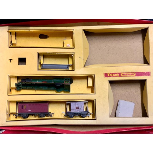 445 - TRIANG, MIXED BOX OF EARLY SERIES 2 & 3 TRACK, PLATFORMS, BUILDINGS TPO POINT, PLUS SPARCE BOX FOR S... 