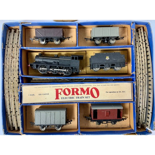 401 - FORMO, EARLY PART BOXED TRAIN SET, WITH 4F, 4 WAGONS AND 3R TRACK, PLUS A WRENN ‘THE CROSSOVER’