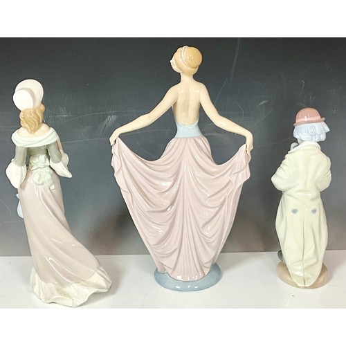 156 - THREE LLADRO FIGURES