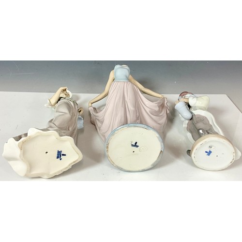 156 - THREE LLADRO FIGURES