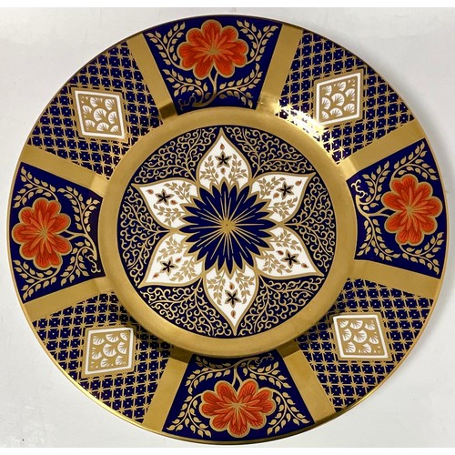 191 - TWO ROYAL WORCESTER HAND PAINTED CABINET PLATES (SECONDS) TOGETHER WITH AN IMARI PATTERNED PLATE