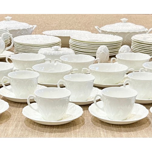 218 - COALPORT COUNTRYWARE FINE BONE CHINA NINE PLACE DINNER SERVICE AND TEA SERVICE