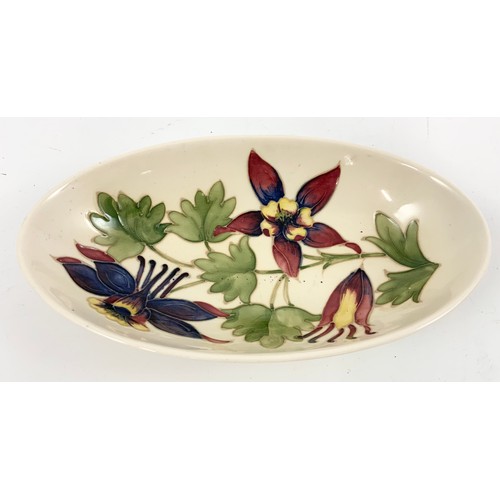 251 - MISC. MOORCROFT INCLUDING AN OVAL SHAPED MOORCROFT COLUMBINE PATTERN ON IVORY GROUND DISH, HEART SHA... 