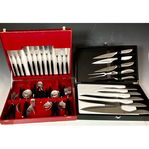 326 - CASED SET OF SWEDISH CUTLERY AND A SET OF CHEF’S KNIVES