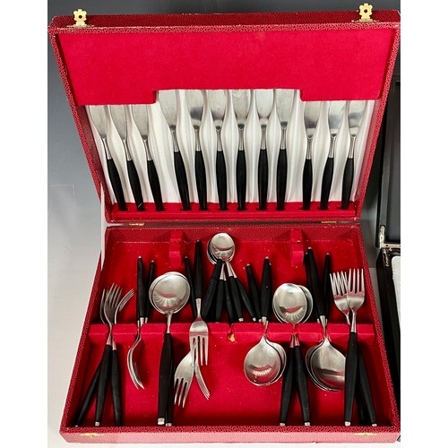 326 - CASED SET OF SWEDISH CUTLERY AND A SET OF CHEF’S KNIVES