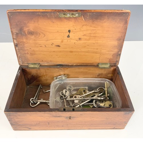 386 - WOODEN BOX AND MISC. INCLUDING KEYS, ETC