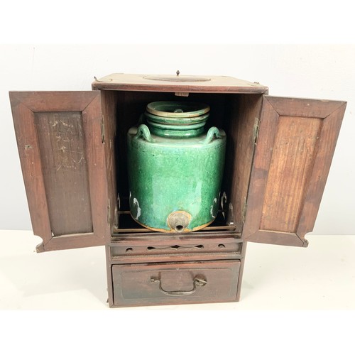 414 - ORIENTAL TABLE CABINET 34cm TALL  WITH POTTERY JAR / KETTLE WITH GREEN GLAZE