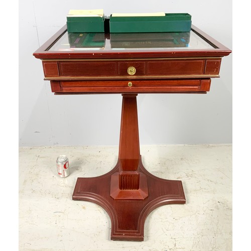 435 - FRANKLIN MINT COLLECTORS EDITION MONOPOLY SET ON PEDESTAL STAND