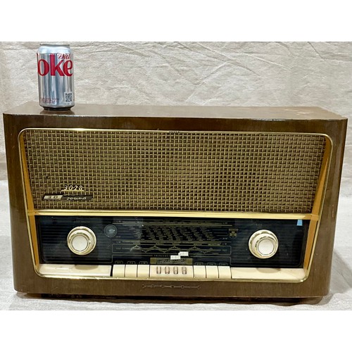 460 - A VINTAGE GRUNDIG 3028 VALVE RADIO