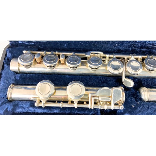 468 - CASED BOOSEY & HAWKES  B&H 400 FLUTE