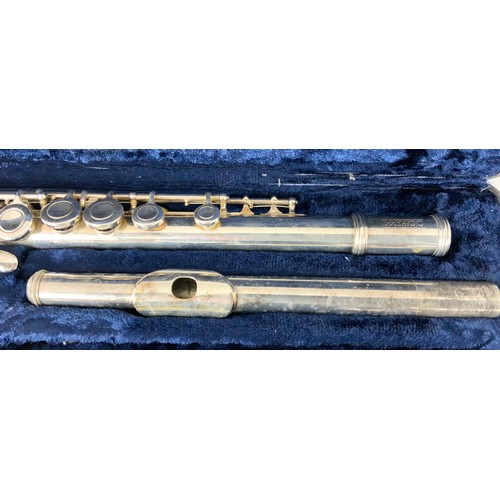 468 - CASED BOOSEY & HAWKES  B&H 400 FLUTE