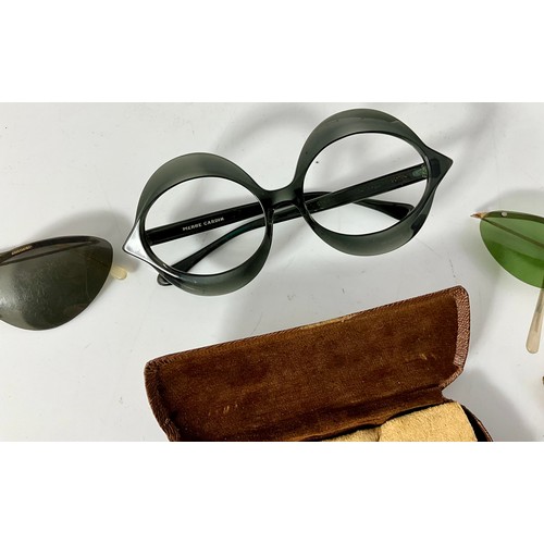 496 - COLLECTION OF VINTAGE SUNGLASSES