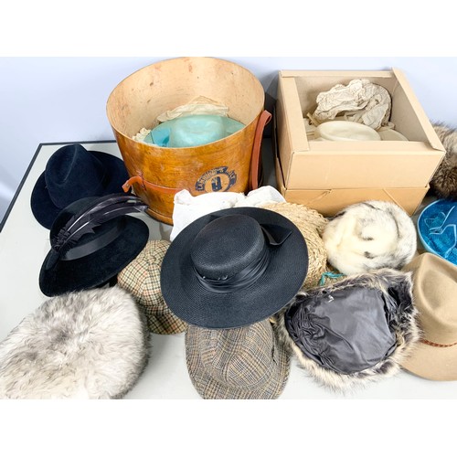 498 - COLLECTION OF HATS AND BONNETS INCLUDING FURS AND HAT BOXES