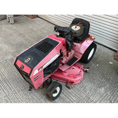 4 - WHEEL HORSE RIDE ON LAWN MOWER - SPARES OR REPAIRS