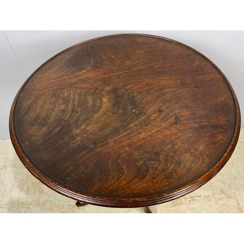 633 - ANTIQUE MAHOGANY DISH TOP PEDESTAL OCCASIONAL TABLE ON TRIPOD BASE NICE PATINA 51cm DIAMETER