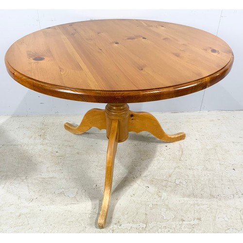 690 - ROUND TOP PINE TABLE ON TRIPOD BASE 107cm DIAMETER