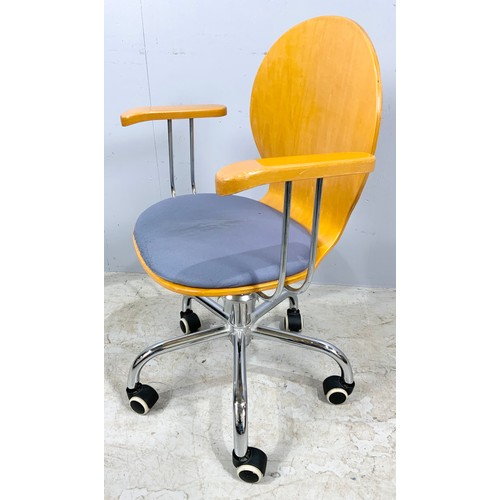 707 - MODERN DESK / OFFICE CHAIR