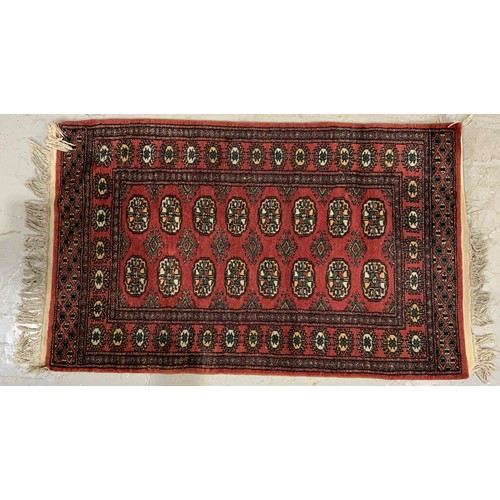 731 - SMALL ROSE COLOURED PERSIAN BOKHARA RUG APPROX 135X79CM