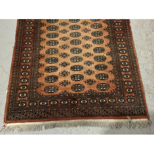 732 - LARGE PERSIAN BOKHARA RUG APPROX 195X126CM