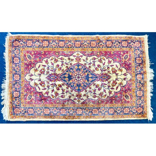 734 - PERSIAN RUG. 165 x 101cm Approx.